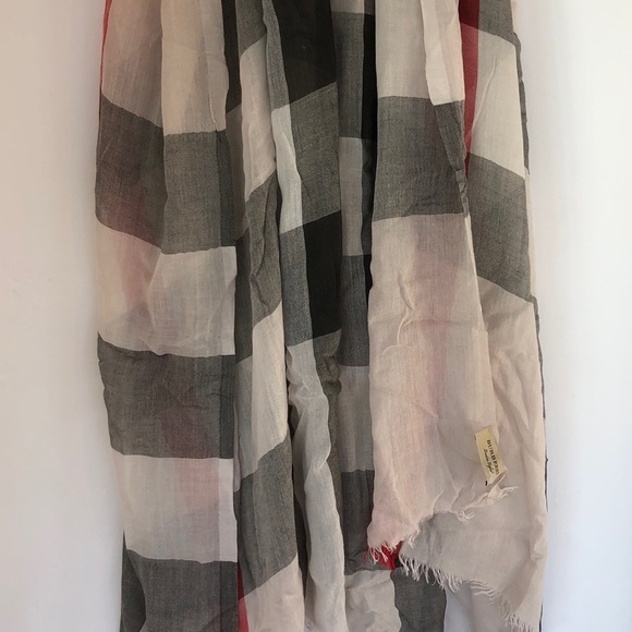 Burberry Giant Check Gauze Scarf 🧣 🎁🎈 - Picture 2 of 8